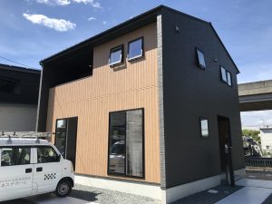 シンプルな「四角い家」。
