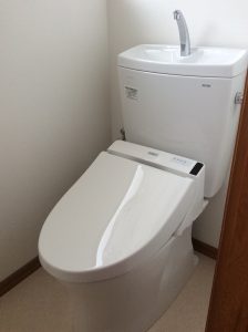 トイレも壁紙も新しくなりました。