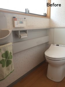 【トイレリフォーム工事】空模様のクロスで爽やかな印象のトイレに