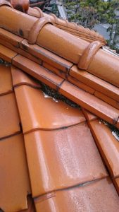 屋根の漆喰補修で雨漏り予防。