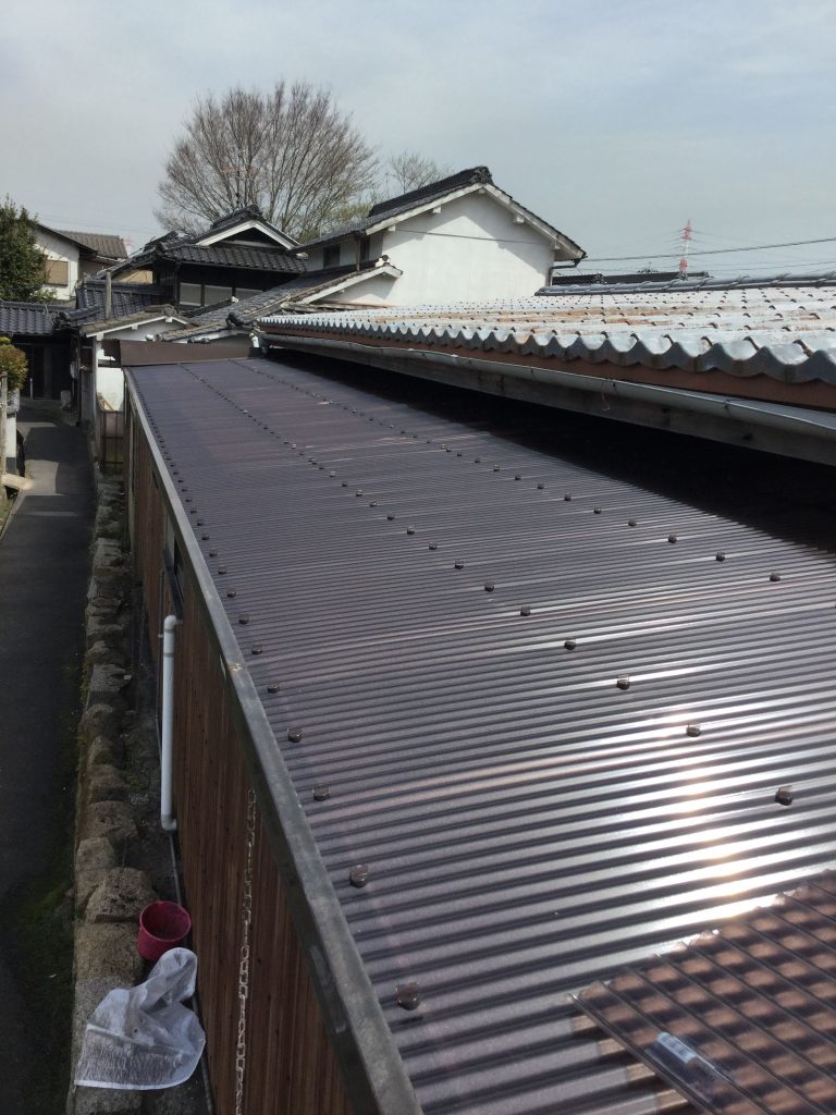 倉敷市│【波板張替え】夏は暑い、冬は寒い・・・テラスの屋根を改良！