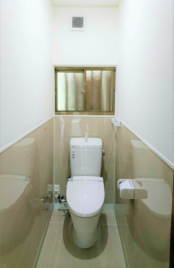 お手入れしやすいトイレ空間に。