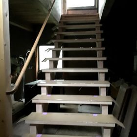 長尾　T様邸　倉庫改修工事　新しい階段がかかる。