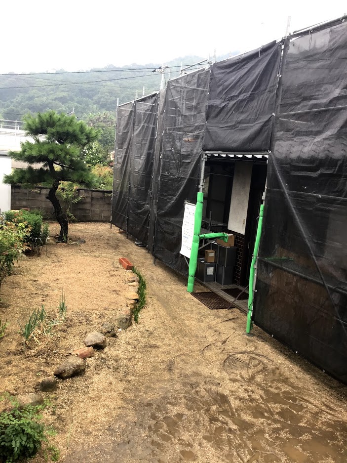 ビックリ！屋根の高圧洗浄は雨の日には好都合！