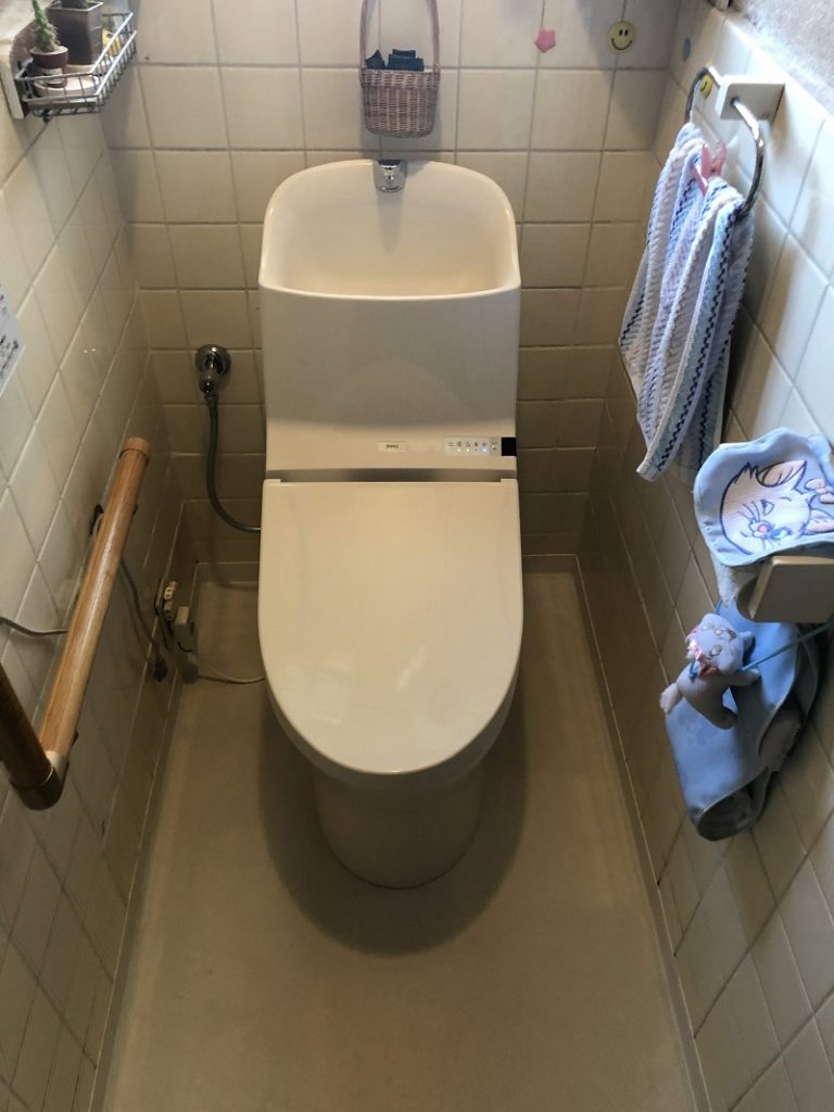 節水型で掃除もしやすい最新型トイレにしました♪