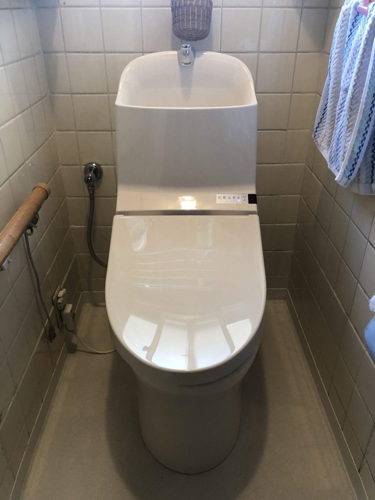 節水型で掃除もしやすい最新型トイレにしました♪