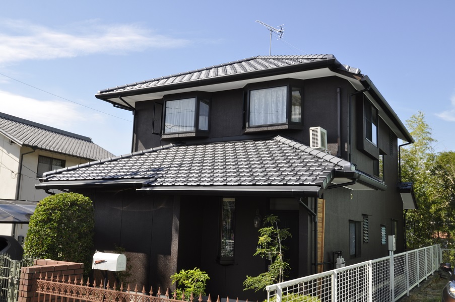 倉敷市│【屋根葺き替え・外壁塗装】メンテ不要の釉薬瓦と高耐久の無機塗料で、お家も長持ち！