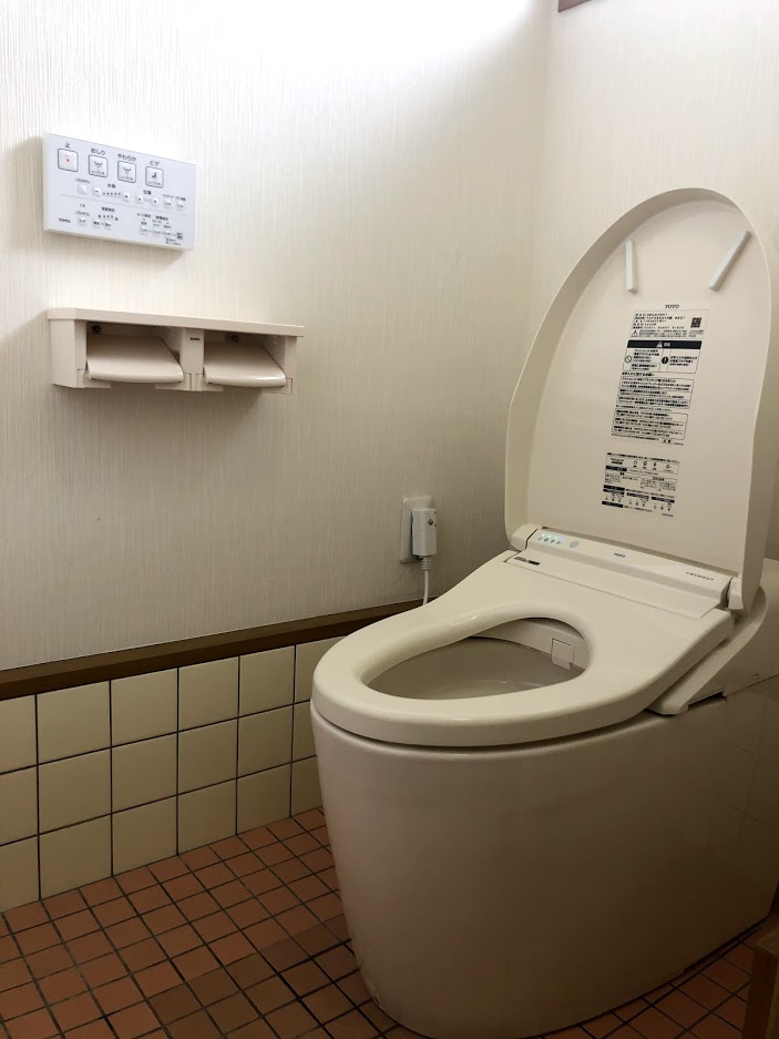 最小限のトイレリフォーム（和式トイレ⇒洋式トイレ+小便器）も承ります！