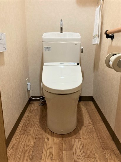 倉敷市│段差のないバリアフリーな床で快適なトイレ空間を