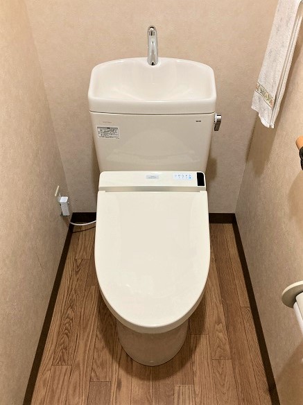 倉敷市│段差のないバリアフリーな床で快適なトイレ空間を