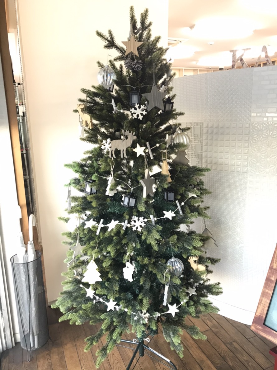 玉島店にもクリスマスツリーを設置しました！！