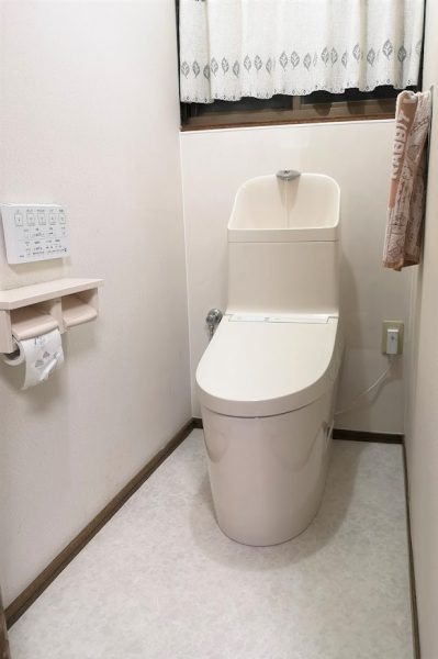 【トイレ工事】クッションフロアの色を変えるだけで室内が明るく？！