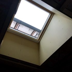 井原市　K様邸　改修工事　天窓付けました。