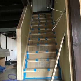 小田郡矢掛町　T様邸　改修工事　階段をかけました。