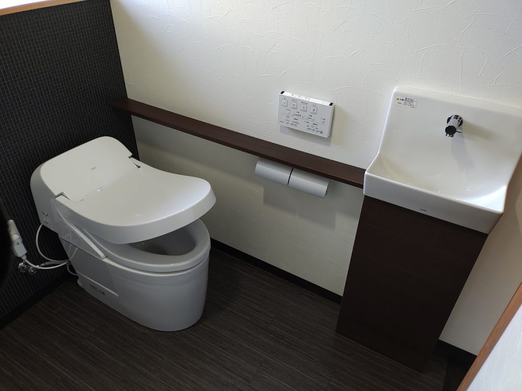 倉敷市│【トイレリフォーム】仕切っていた空間を有効活用したトイレへ！