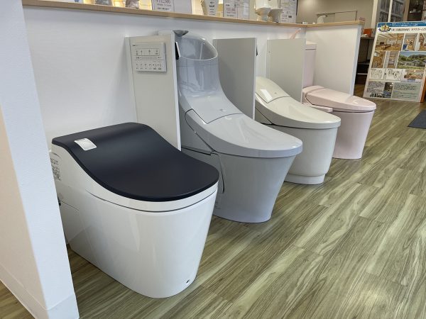 笠岡店はバリエーション豊かなトイレを展示しています！