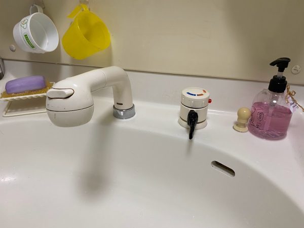 洗面化粧台の水栓周りをスッキリしませんか？