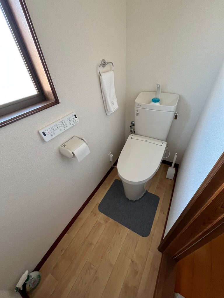 倉敷市｜【トイレ工事】LIXILのトイレはフチなしでお手入れがしやすい！