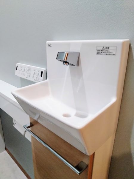 岡山市│トイレリフォーム工事　内装も一緒に変えてさわやかなトイレに！