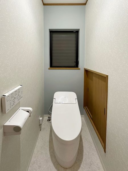 井原市|【トイレリフォーム工事】明るくスッキリしたトイレ空間です！