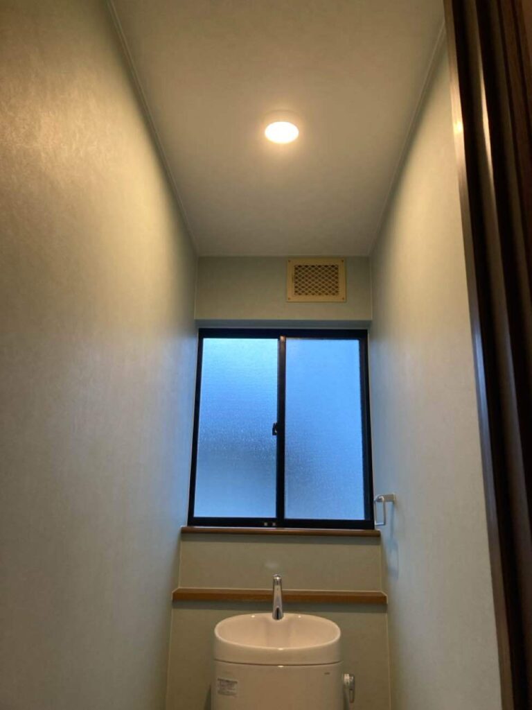 岡山市｜リフォームで明るい雰囲気のトイレに