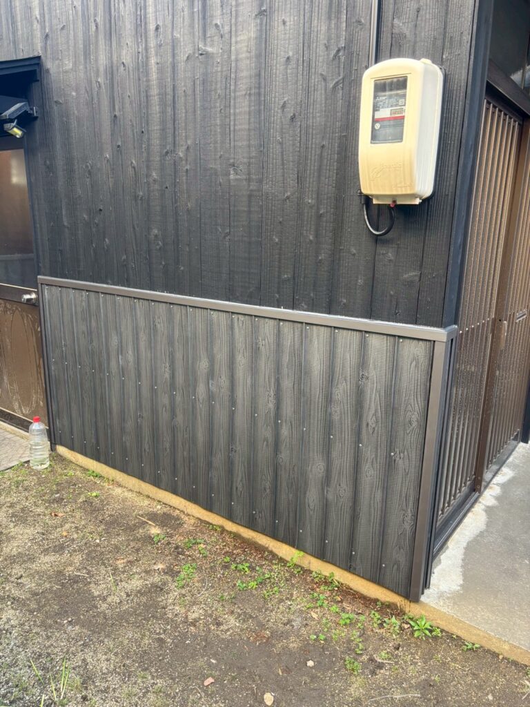 倉敷市｜【外壁工事】焼き板風の板金を貼ってイメージチェンジしました！