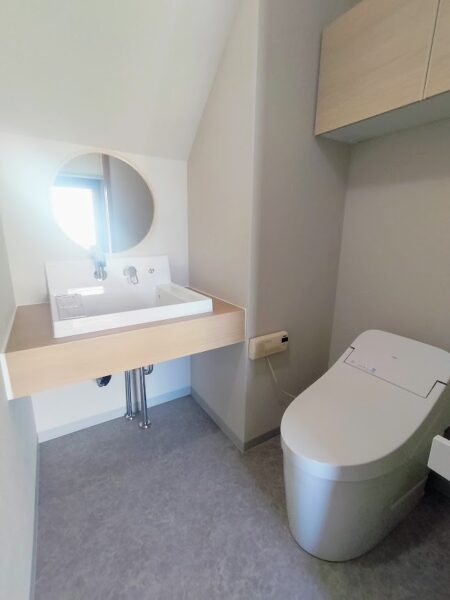 岡山市│和式から洋式へ！職場のトイレを快適リニューアル