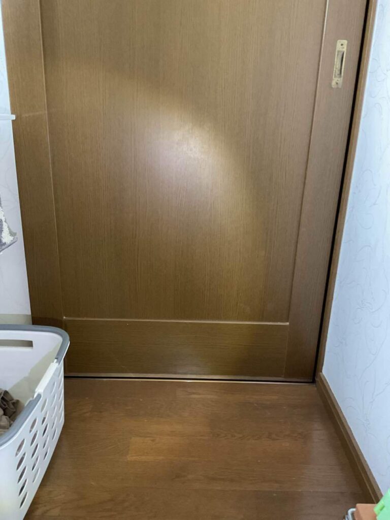 岡山市|介護保険住宅改修 敷居撤去で車いすでの出入りを安全に