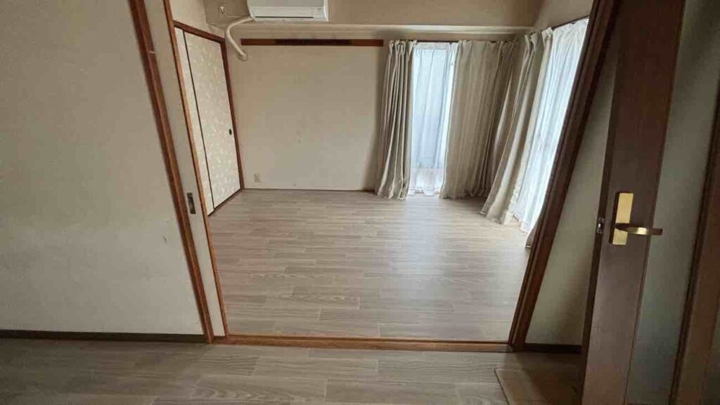 倉敷市 | マンションの床にクッションフロアを貼り、ワンちゃんも安全に暮らせる空間になりました！