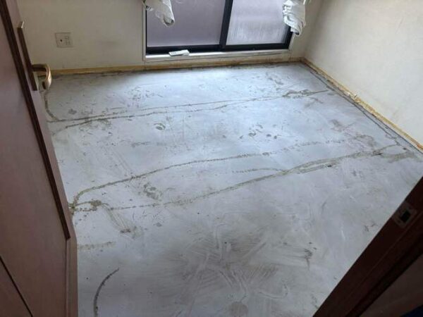 倉敷市 | マンションの床にクッションフロアを貼り、ワンちゃんも安全に暮らせる空間になりました!