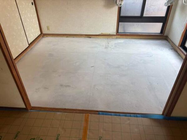 倉敷市 | マンションの床にクッションフロアを貼り、ワンちゃんも安全に暮らせる空間になりました!