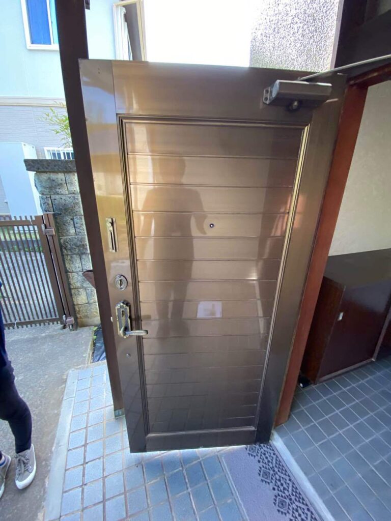 総社市 | 玄関ドアを造作してお家の顔をリニューアル!