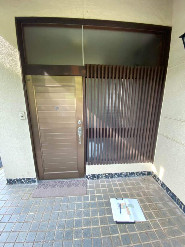 総社市 | 玄関ドアを造作してお家の顔をリニューアル!