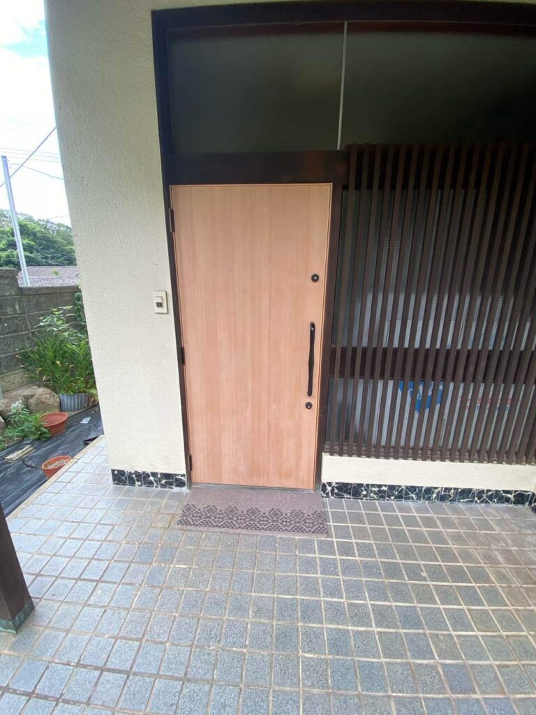 総社市 | 玄関ドアを造作してお家の顔をリニューアル!
