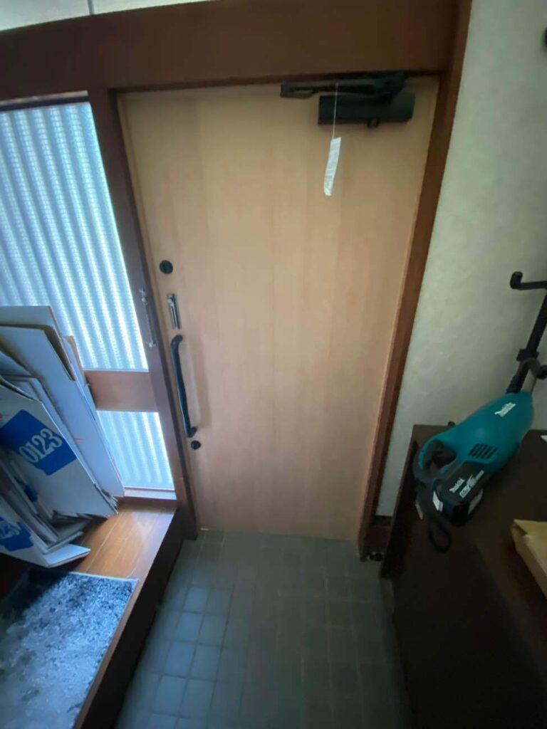 総社市 | 玄関ドアを造作してお家の顔をリニューアル!