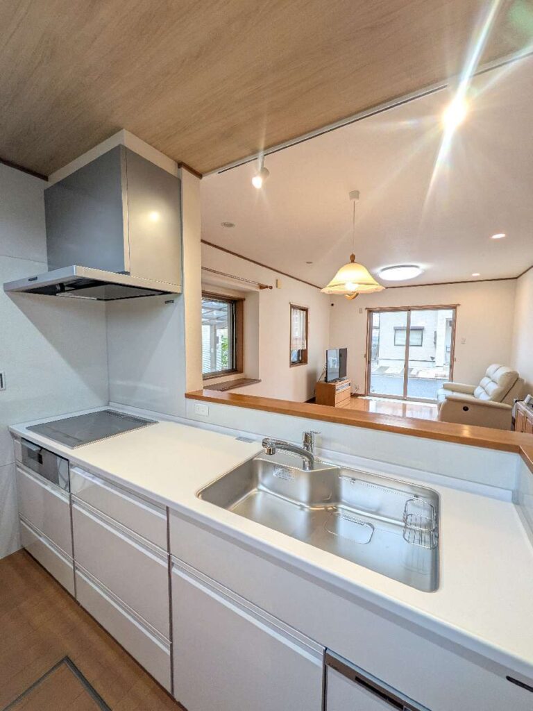 倉敷市 | 照明と素材で生まれ変わる、キッチンのセンスアップリフォーム