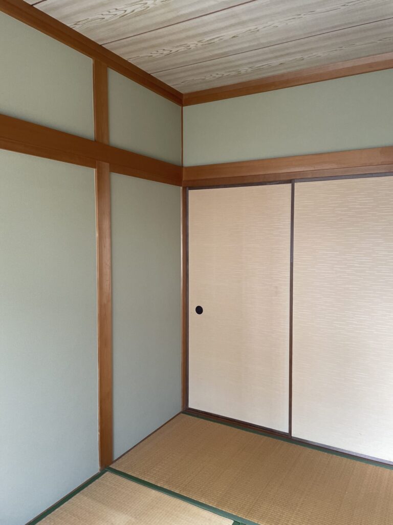 倉敷市｜土壁の風合いを受け継ぐ、真壁クロス仕上げる和室リフォーム