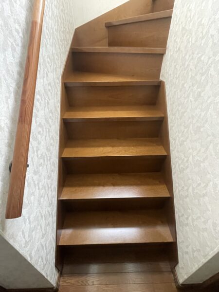 ここまで綺麗に・・・⁉　階段補修でピッカピカ☆！
