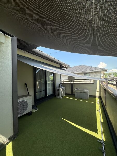 浅口市｜「もっと外で遊びたい！」を叶える。芝生×スタイルシェードでわんちゃんも大喜びのベランダへ