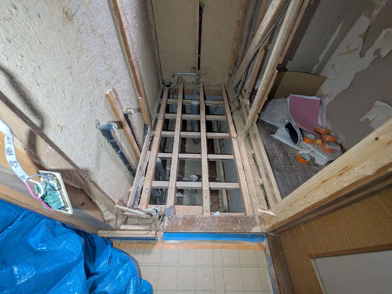 水まわりリフォームの解体工事が着工しました②