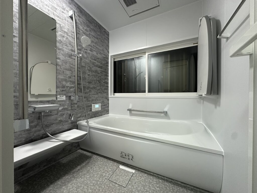 笠岡市｜内窓はそのまま！お掃除楽々ユニットバスへ！