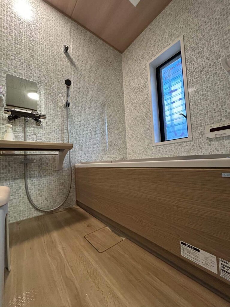 倉敷市 | クリナップのラクヴィアでお部屋のような浴室空間に、洗面所は内装貼替でまるで新築空間になりました！