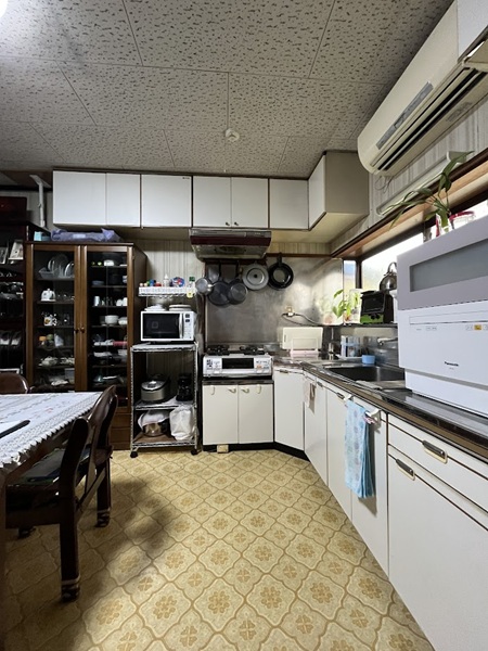 井原市でキッチン工事が始まります！