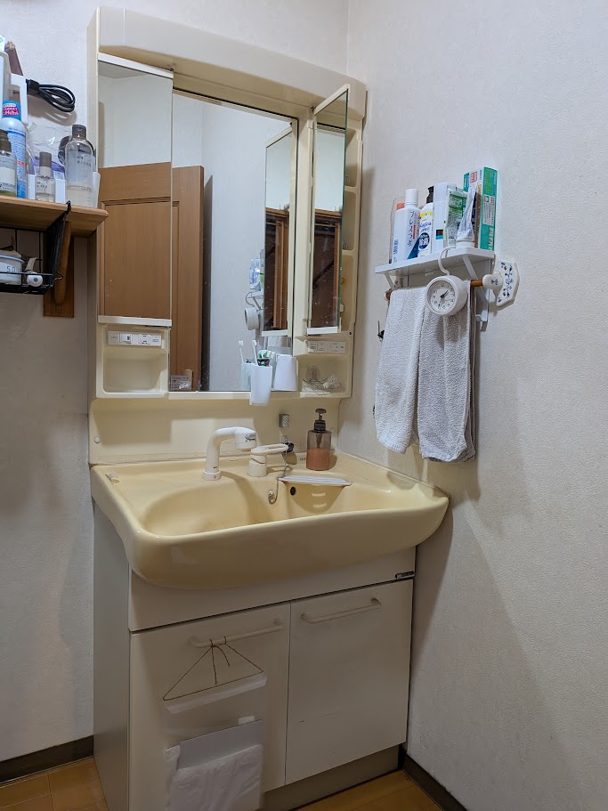 倉敷市 | LIXILのクレヴィで洗面所の主役になれる化粧台となりました。