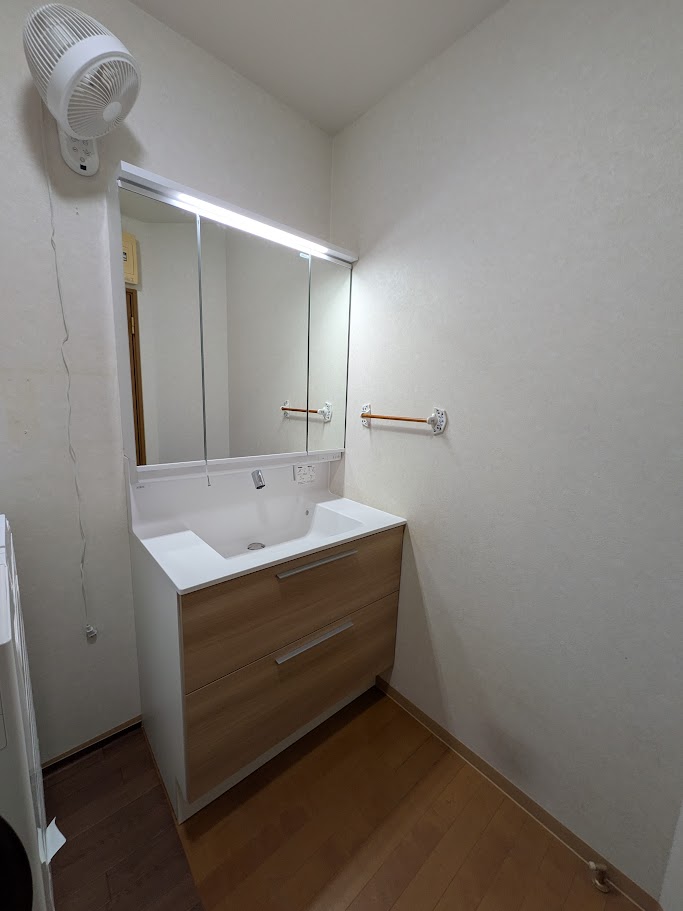 倉敷市 | LIXILのクレヴィで洗面所の主役になれる化粧台となりました。