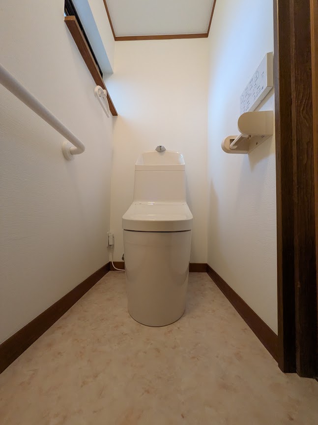 岡山市│1日で快適に！内装も一新したトイレリフォーム工事