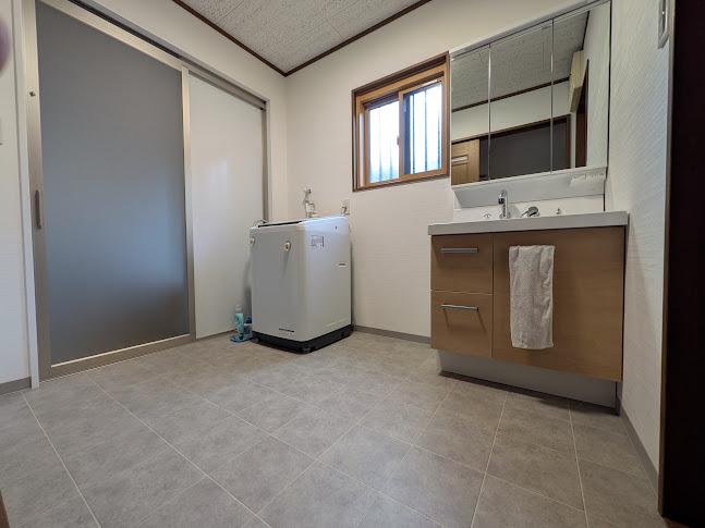 倉敷市 | クリナップのラクヴィアでお部屋のような浴室空間に、洗面所は内装貼替でまるで新築空間になりました！