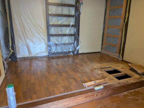 玄関床やり替え工事の様子➀