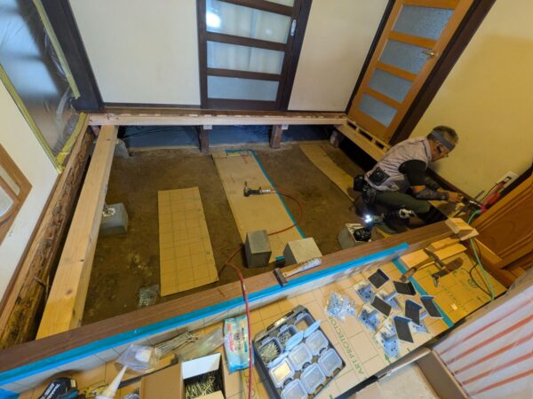 玄関床やり替え工事の様子②