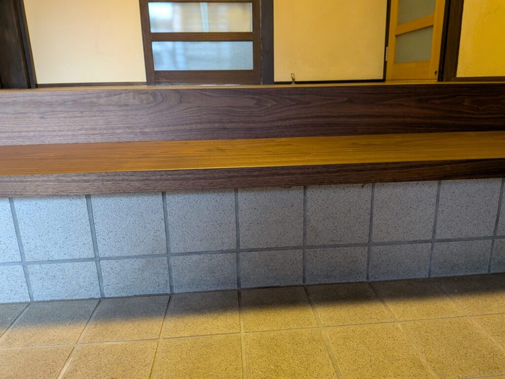 倉敷市|白蟻被害にあった玄関の床をやり替えました！